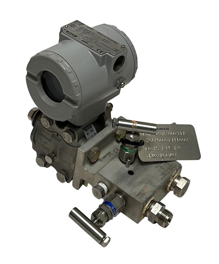Used SMAR LD301 HART SMART PRESSURE TRANSMITTER 1/2'' W/ LONE STAR MANIFOLD ASSY USNP