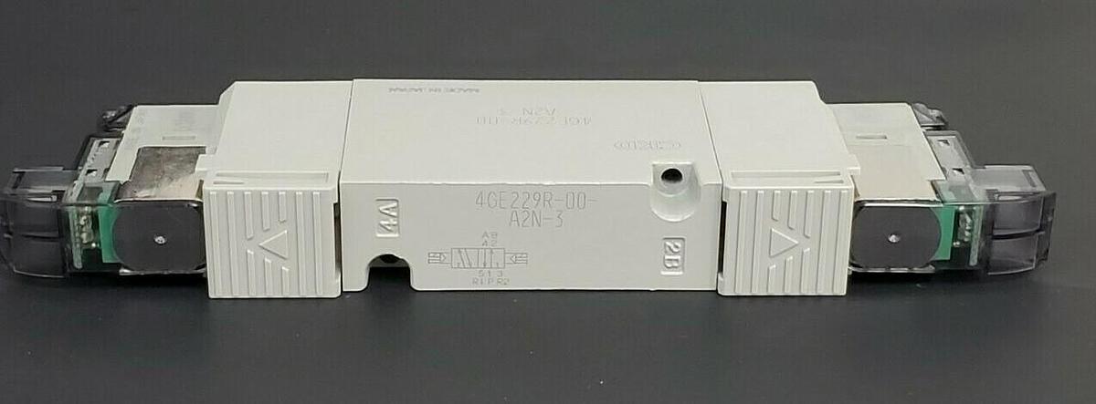 NIB CKD 4GE229R-00-A2N-3 SOLENOID VALVE 4GE229R00A2N, DC24V