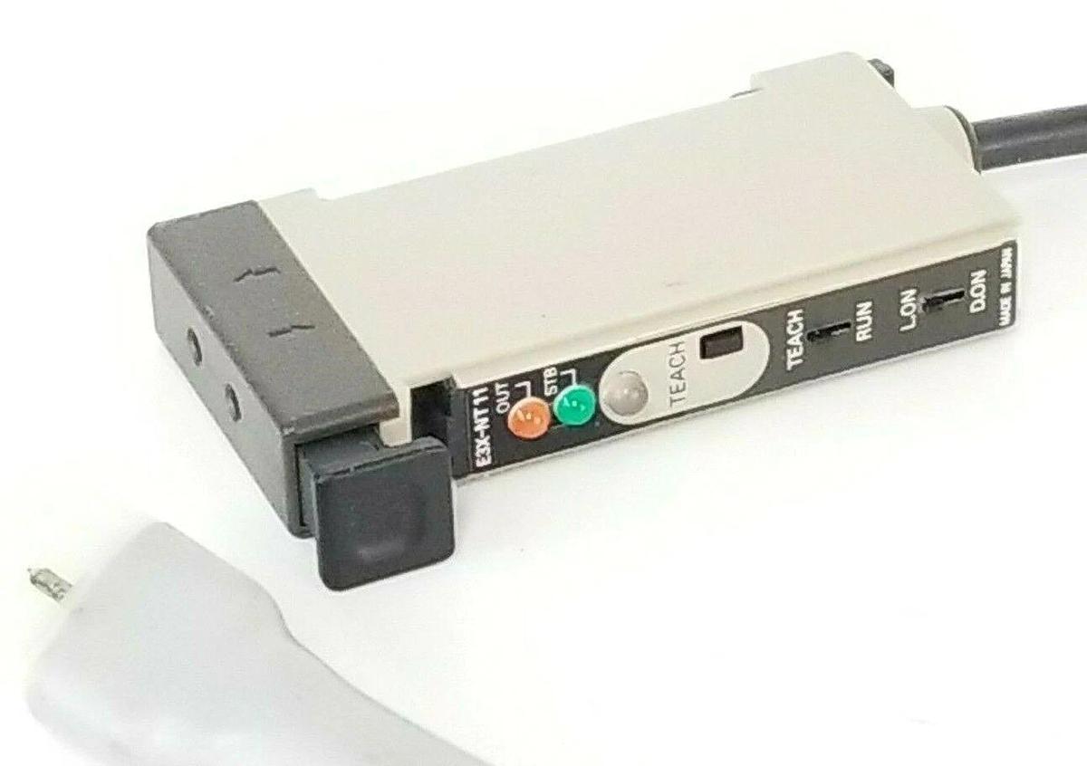 Used OMRON E3X-NT11 PHOTOELECTRIC SENSOR E3XNT11, 10.5'' LEAD