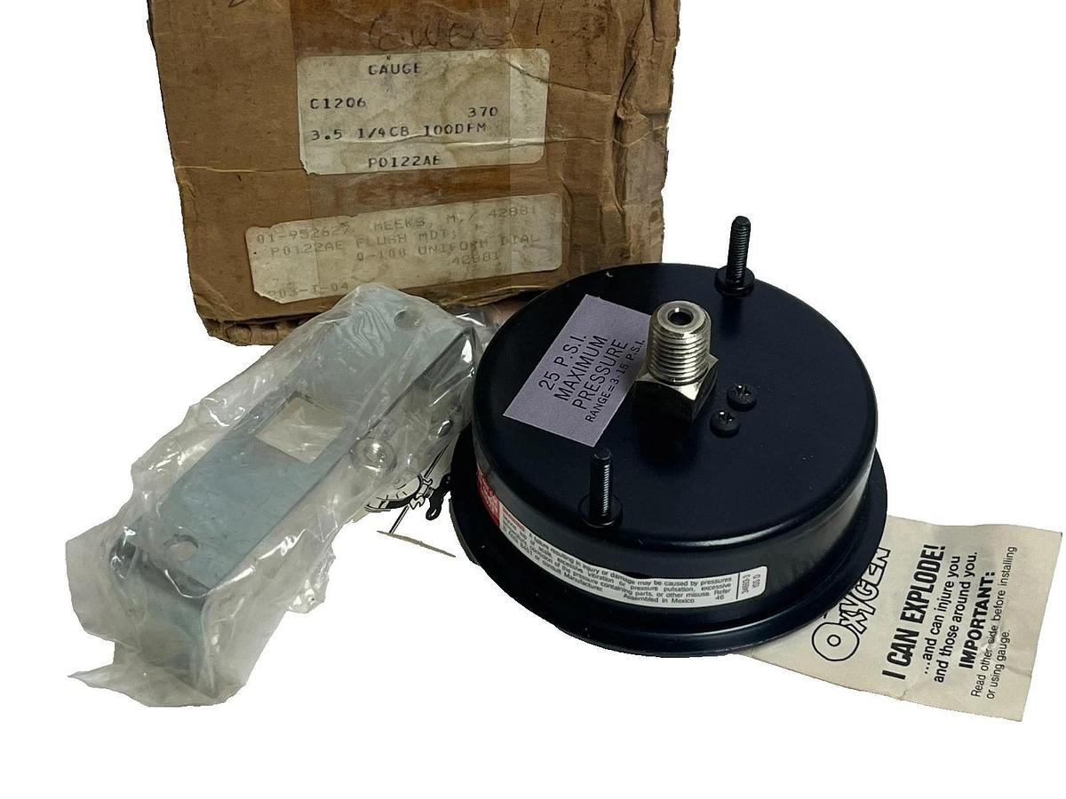 Foxboro P0122AE Flush Mount Pressure Gauge 3-15 PSI 0-100 Dial New Open Box