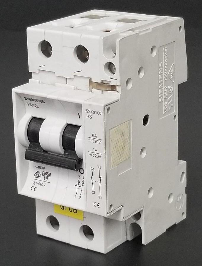 Used SIEMENS 5SX22C2 CIRCUIT BREAKER 5SX22, 480V AC W/ 5SX9100HS CONTACT BLOCK