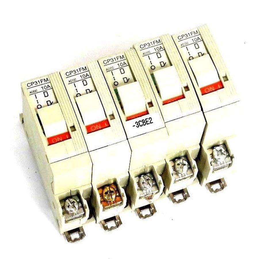 Used LOT OF 5 FUJI ELECTRIC CP31FM/10 CIRCUIT PROTECTORS