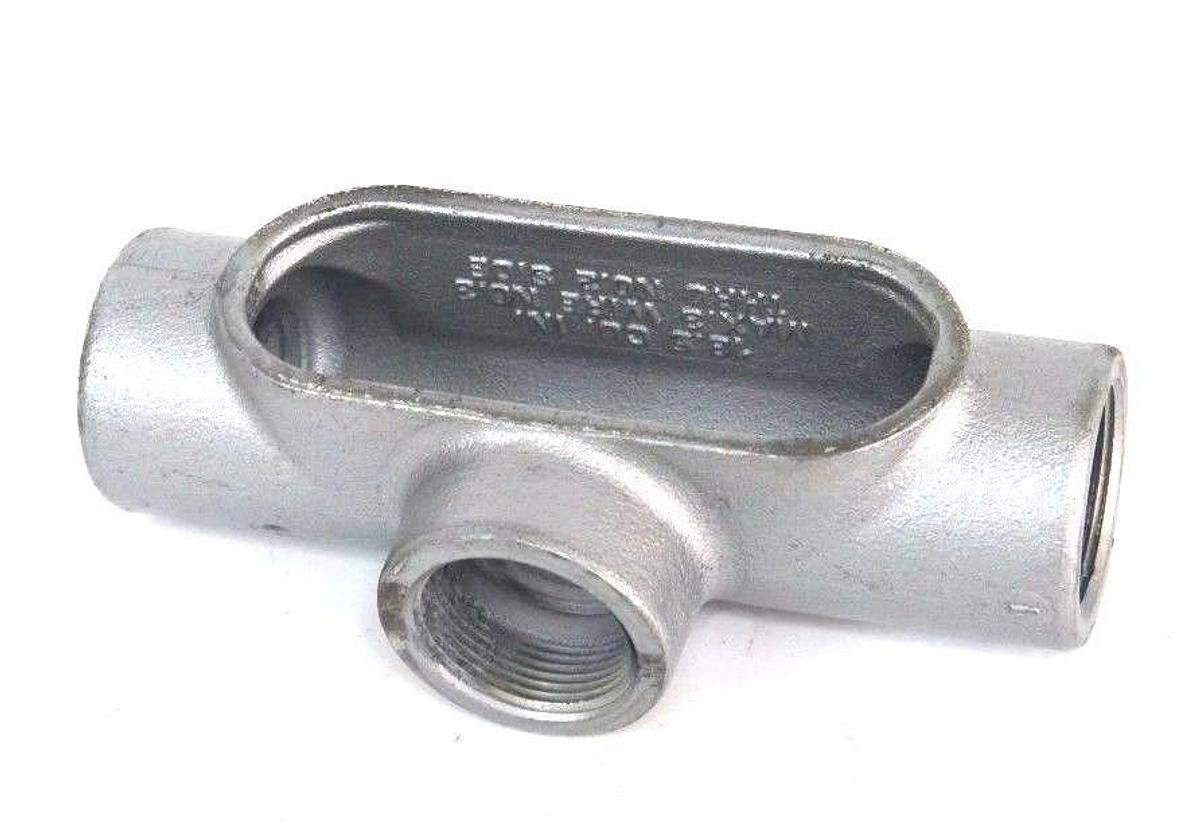 Used BOX OF 2 NEW COOPER CROUSE-HINDS T47 CONDUIT OUTLET BODIES FORM 7, 1-1/4"