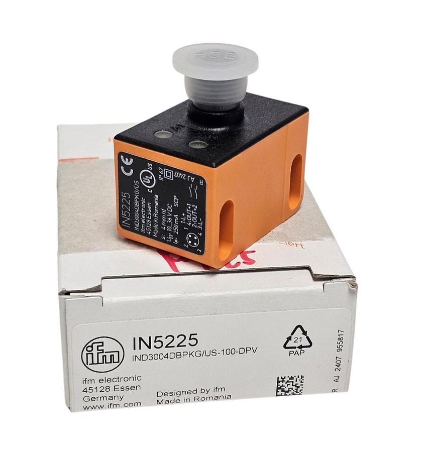 NIB IFM IND3004DBPKG/US-100-DPV INDUCTIVE DUAL SENSOR IN5225
