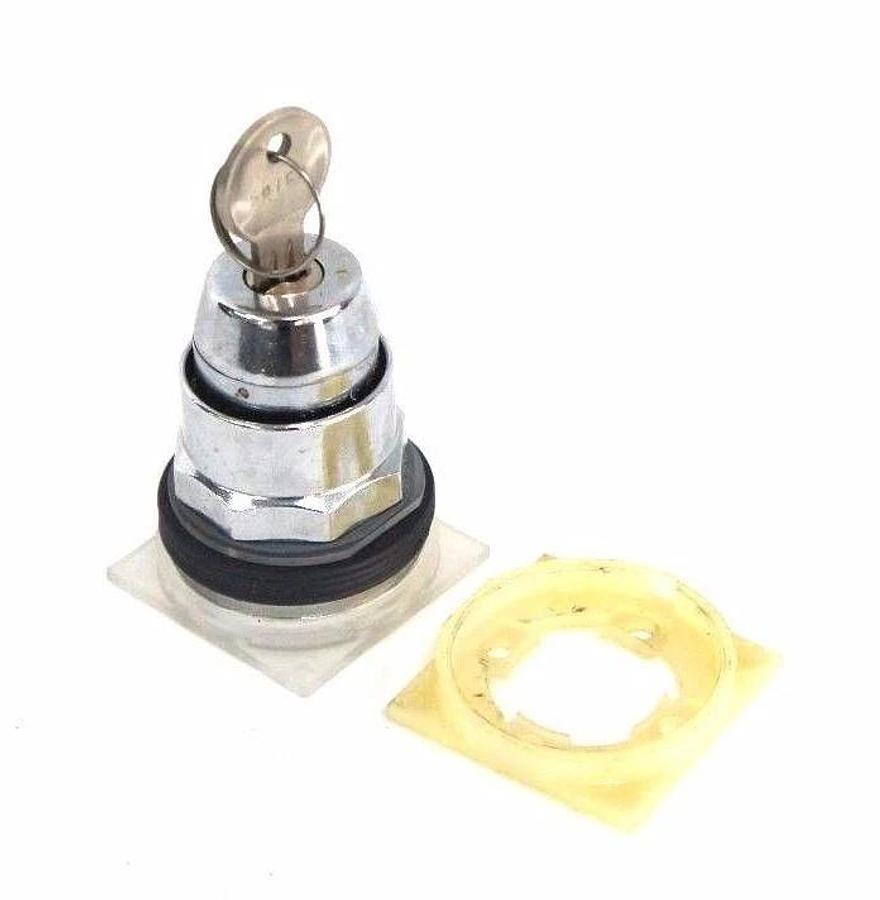 Used NIB SQUARE D 9001KS42K10CH501 SELECTOR SWITCH W/ 501CH KEY