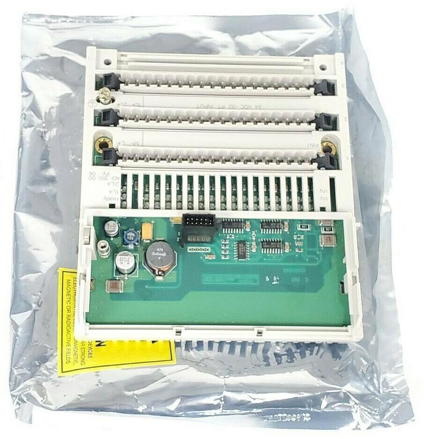 Used SCHNEIDER MODICON TSX MOMENTUM 170ADI35000 I/O BASE 24VDC-32PT IN PV: 06, RL: 17