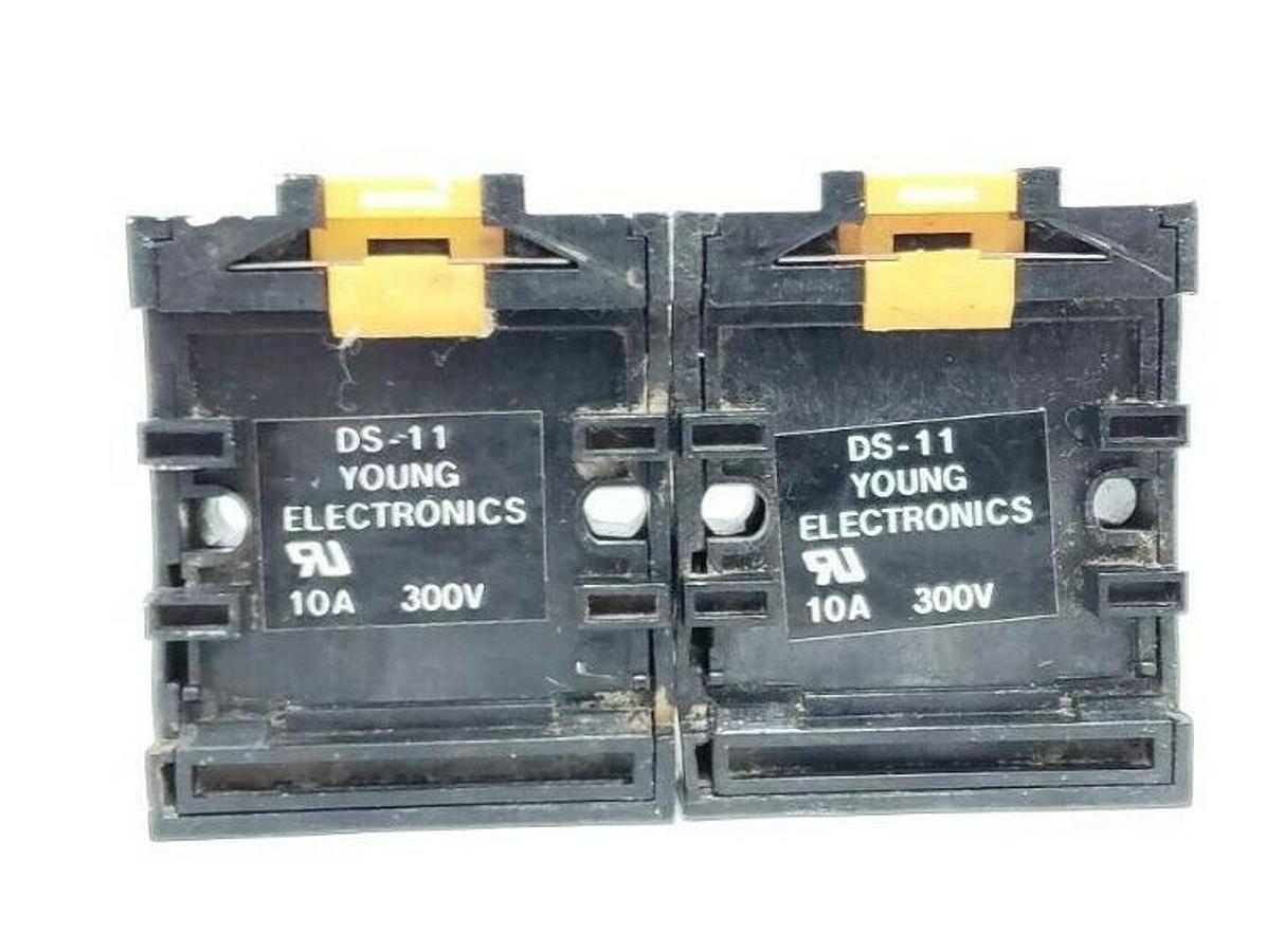 Used LOT OF 2 YOUNG ELECTRONICS DS-11 RELAY SOCKETS 11PIN, 10A, 300V