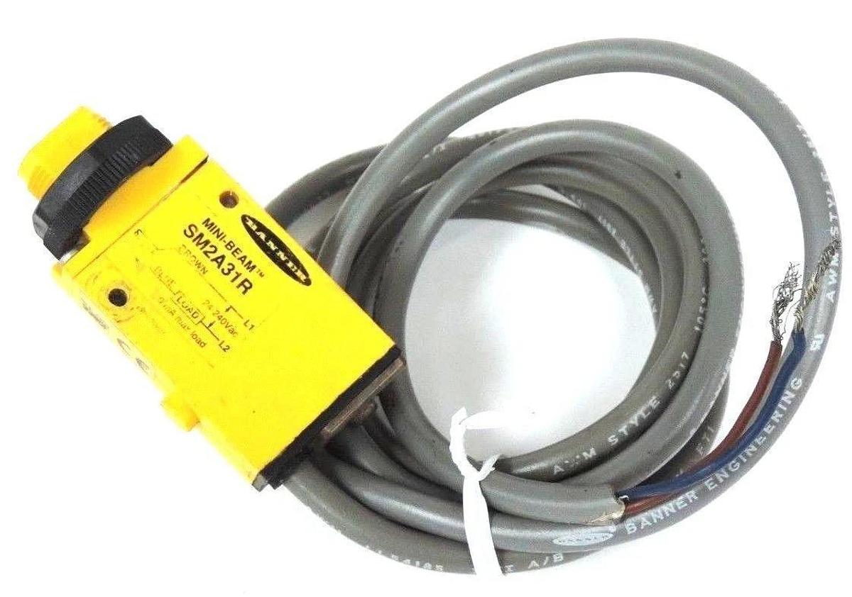 Used BANNER SM2A31R PHOTOELECTRIC MINI-BEAM SCANNER MFR CODE 9906F