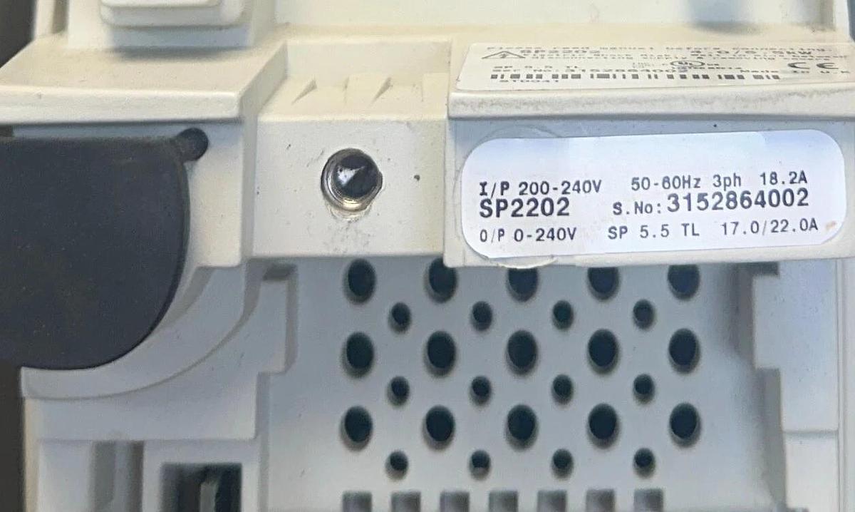 Used CONTROL TECHNIQUES SP2202 UNIDRIVE 200-240VAC 4/5.5kW 5/7.5HP 3PH 18.2A USNP