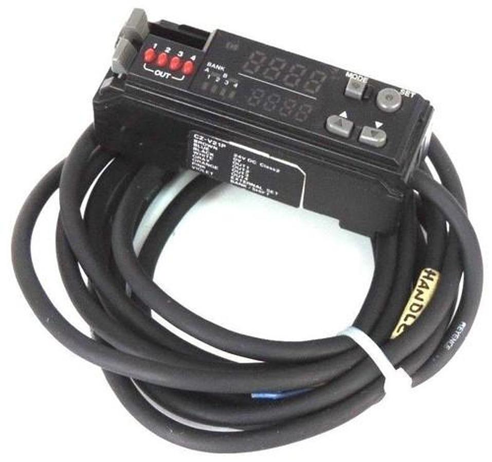 Used KEYENCE CZ-V21P PHOTOELECTRIC DIGITAL RGB AMPLIFIER UNIT 24VDC CLASS 2 CZV21P