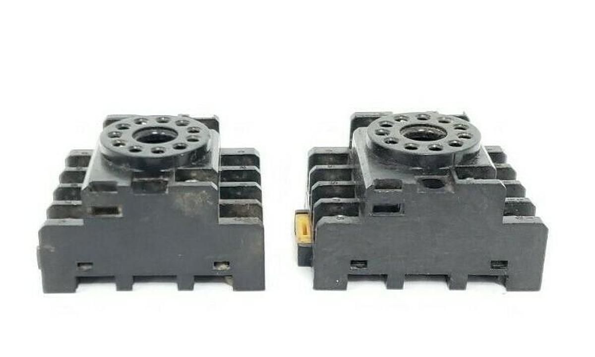 Used LOT OF 2 YOUNG ELECTRONICS DS-11 RELAY SOCKETS 11PIN, 10A, 300V
