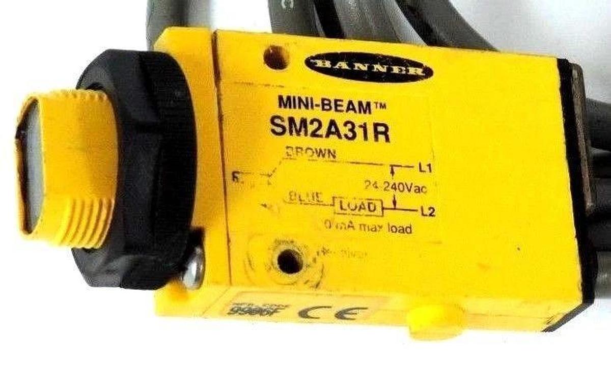 Used BANNER SM2A31R PHOTOELECTRIC MINI-BEAM SCANNER MFR CODE 9906F