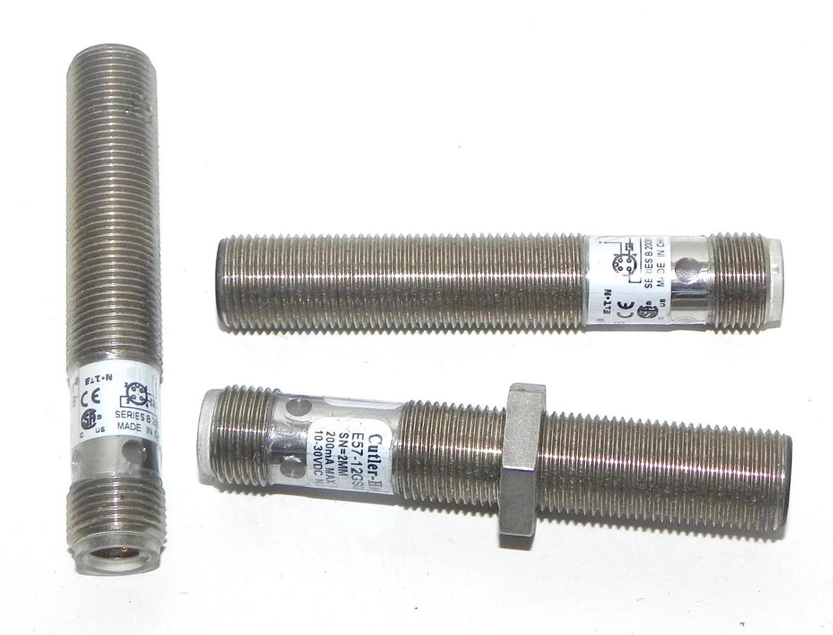 Used LOT OF 3 CUTLER-HAMMER E57-12GS02-GDB PROXIMITY SENSORS 10-30VDC E5712GS02GDB