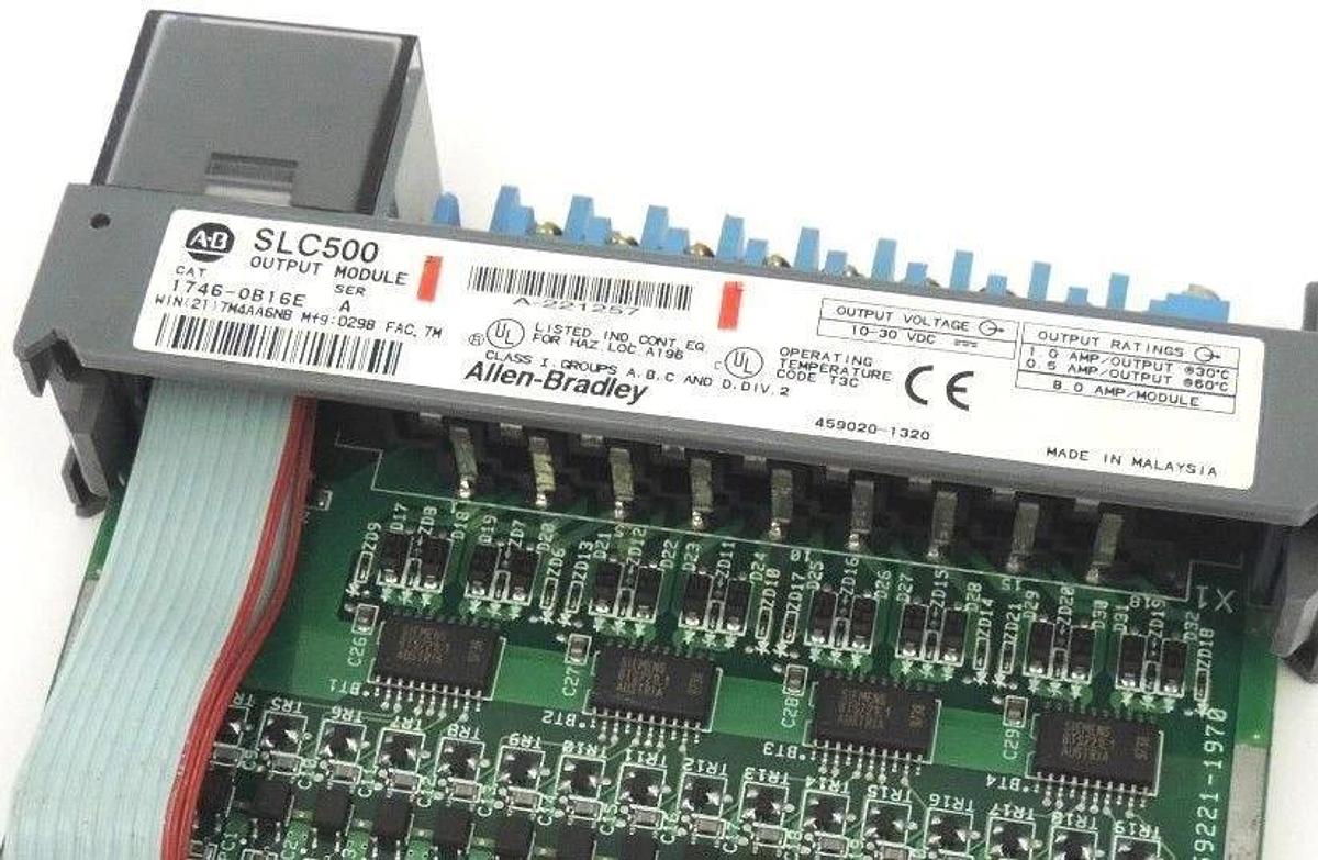 Used ALLEN BRADLEY 1746-OB16E OUTPUT MODULE 1746OB16E SER. A (MISSING DOOR)