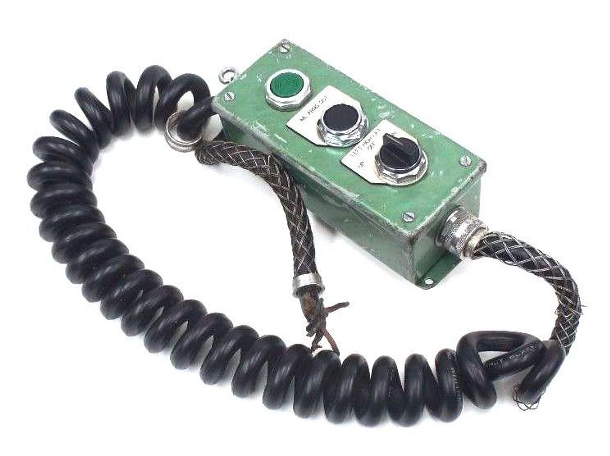 Used HOFFMAN E-3PB ENCLOSURE PENDANT STATION W/ ALLEN BRADLEY 800T-A SER. T & CABLE