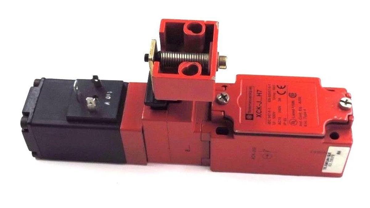 Used TELEMECANIQUE XCK-J5983F0 SAFETY INTERLOCK SWITCH W/ XCK-Y091 KEY, 110V COIL