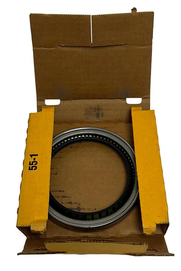 Used GARLOCK 21086-2324 / 53X2324 MODEL 53 OIL SEAL 3-3/8 X 4.500 X 1/2 NSMP
