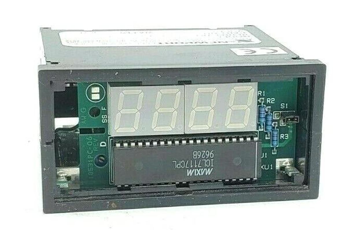 Used NEWPORT ELECTRONICS 201AN-5 DIGITAL VOLTAGE METER 115V 2.4W *MISSING FACEPLATE*