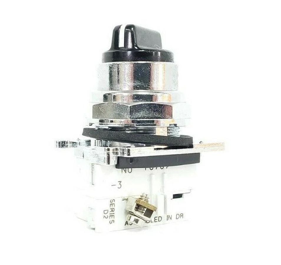 Used CUTLER-HAMMER 2-POSITION SELECTOR SWITCH W/ 10250T/91000T SER. D2 CONTACT BLOCK