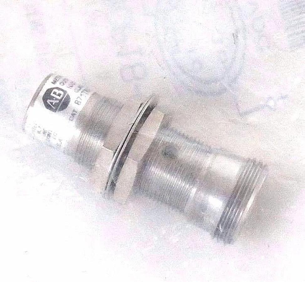 Used NIB ALLEN BRADLEY 871TM-DH8CP18-N4 SER. A INDUCTIVE PROXIMITY SENSOR 10-30VDC