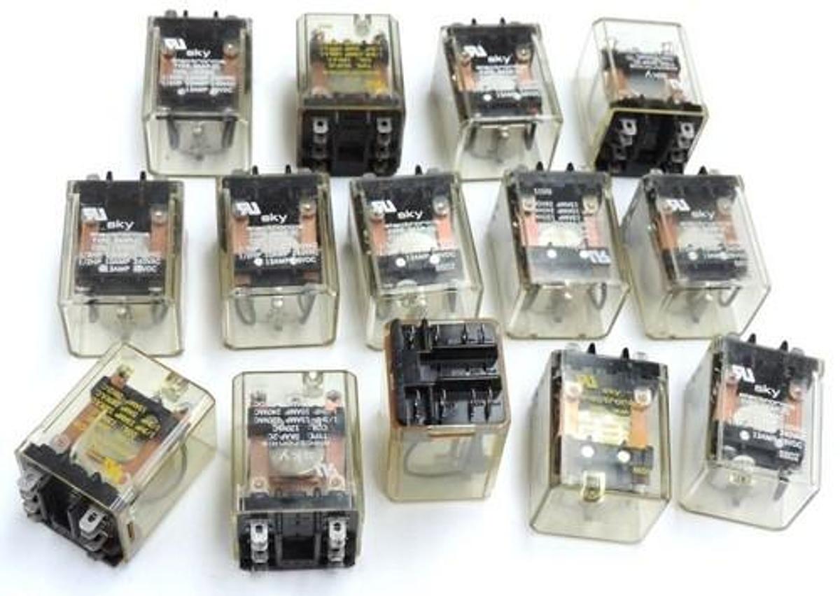Used LOT OF 14 SKY SKAP-2C-120VAC POWER RELAYS PLUG IN 13A, 2POLE 120VAC SKAP2C120VAC