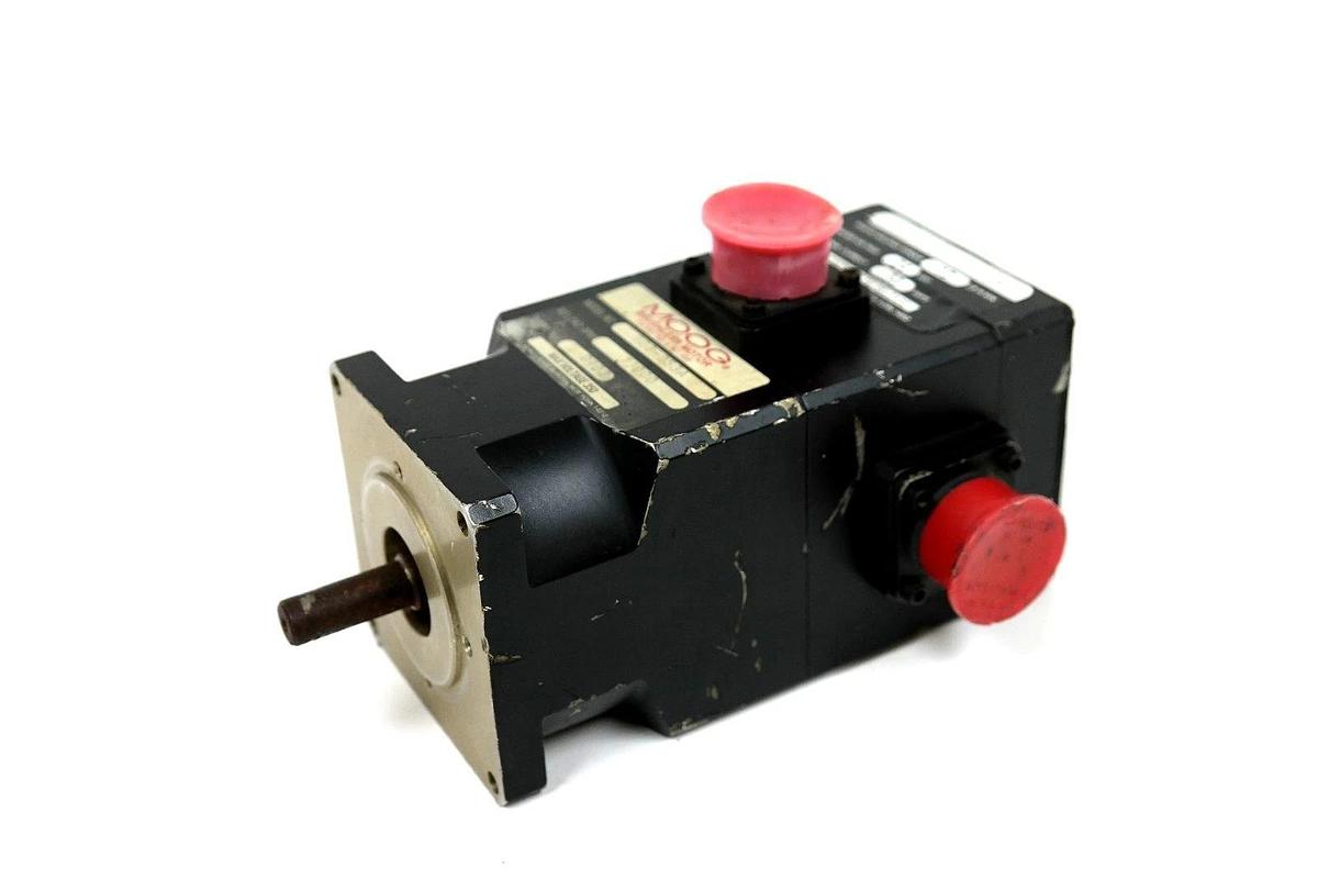 Used MOOG 303-053A SERVO MOTOR 11000 RPM 303053A WITH 24 VDC .33A BRAKE