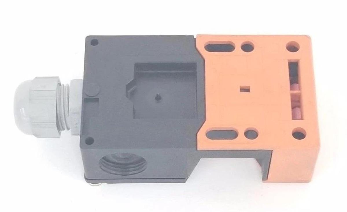 Used SIEMENS 3SE3-243-0XX40 LIMIT SWITCH 3SE32430XX40, 4A/230V