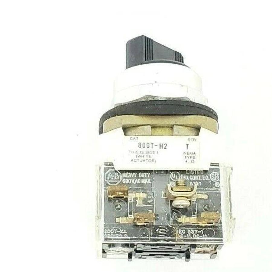 Used ALLEN BRADLEY 800T-H2 SELECTOR SWITCH SER.T W/ TWO 800T-XA SER. D CONTACTORS