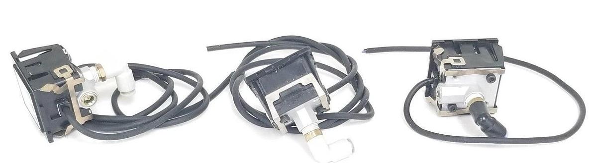 Used LOT OF 3 SUNX DP2-20 DIGITAL PRESSURE SENSORS DP220 W/ BRACKETS & CONNECTORS