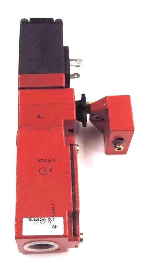 Used TELEMECANIQUE XCK-J5983F0 SAFETY INTERLOCK SWITCH W/ XCK-Y091 KEY, 110V COIL