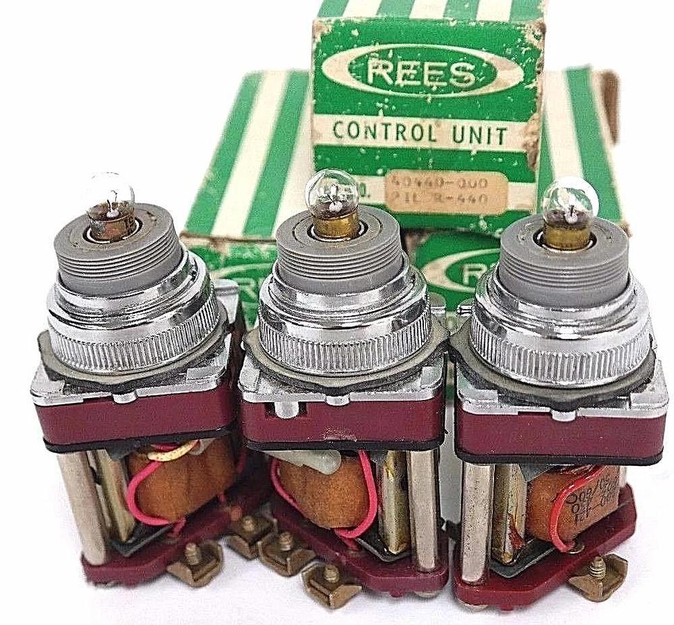 Used LOT OF 3 NEW REESE 40440-000 PILOT LIGHTS PIL R-440, 120V, 50/60HZ