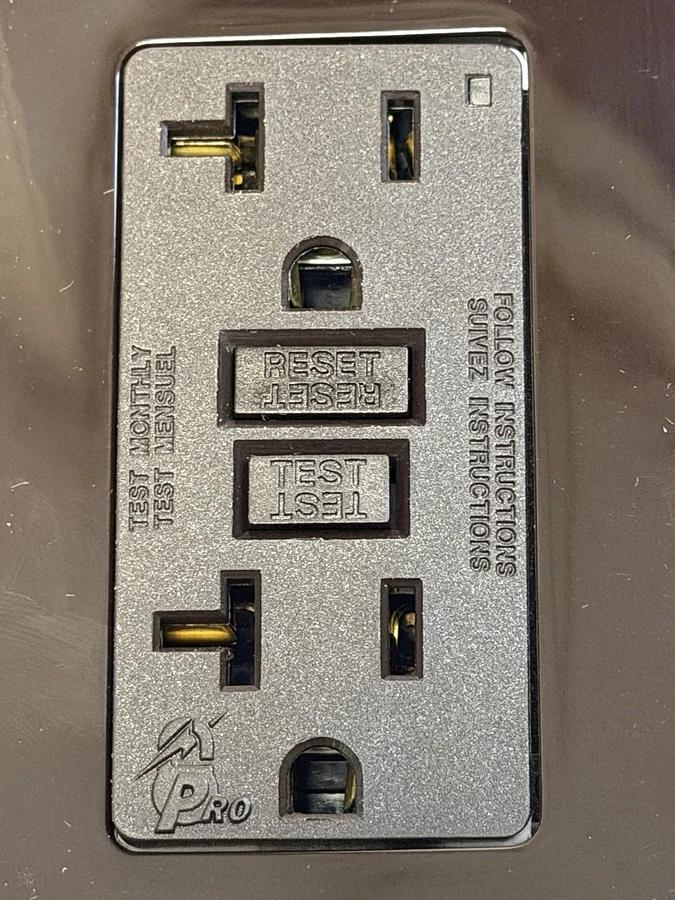Used LOT OF 2 NIB LEVITON 7899 SMARTLOCK PRO GFCI RECEPTACLES 20A-15V BROWN