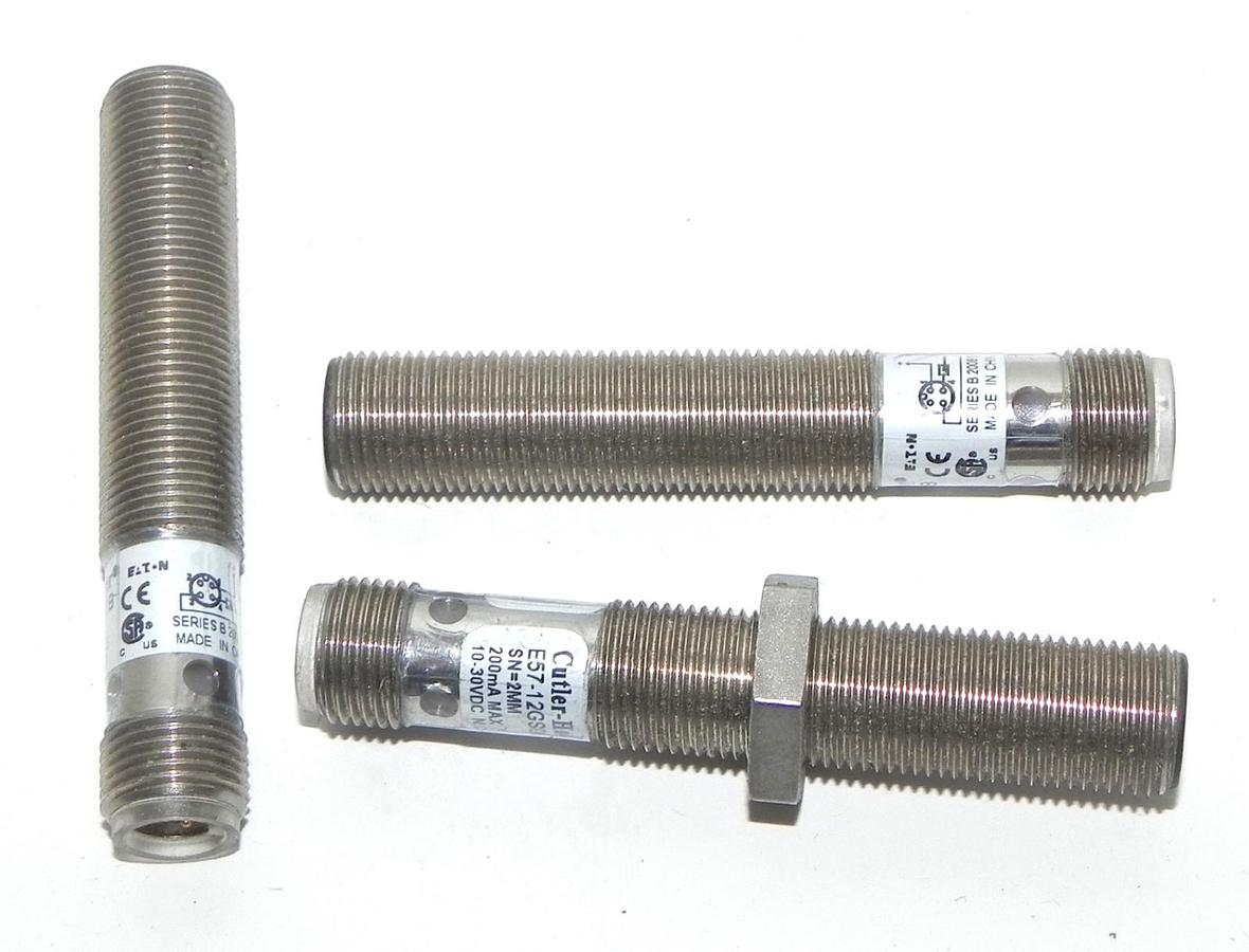 Used LOT OF 3 CUTLER-HAMMER E57-12GS02-GDB PROXIMITY SENSORS 10-30VDC E5712GS02GDB