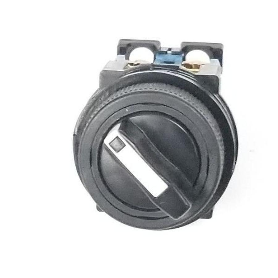 Used FUJI ELECTRIC AR30PR-2 2-POSITION SELECTOR SWITCH W/ AR9B290 CONTACT BLOCK