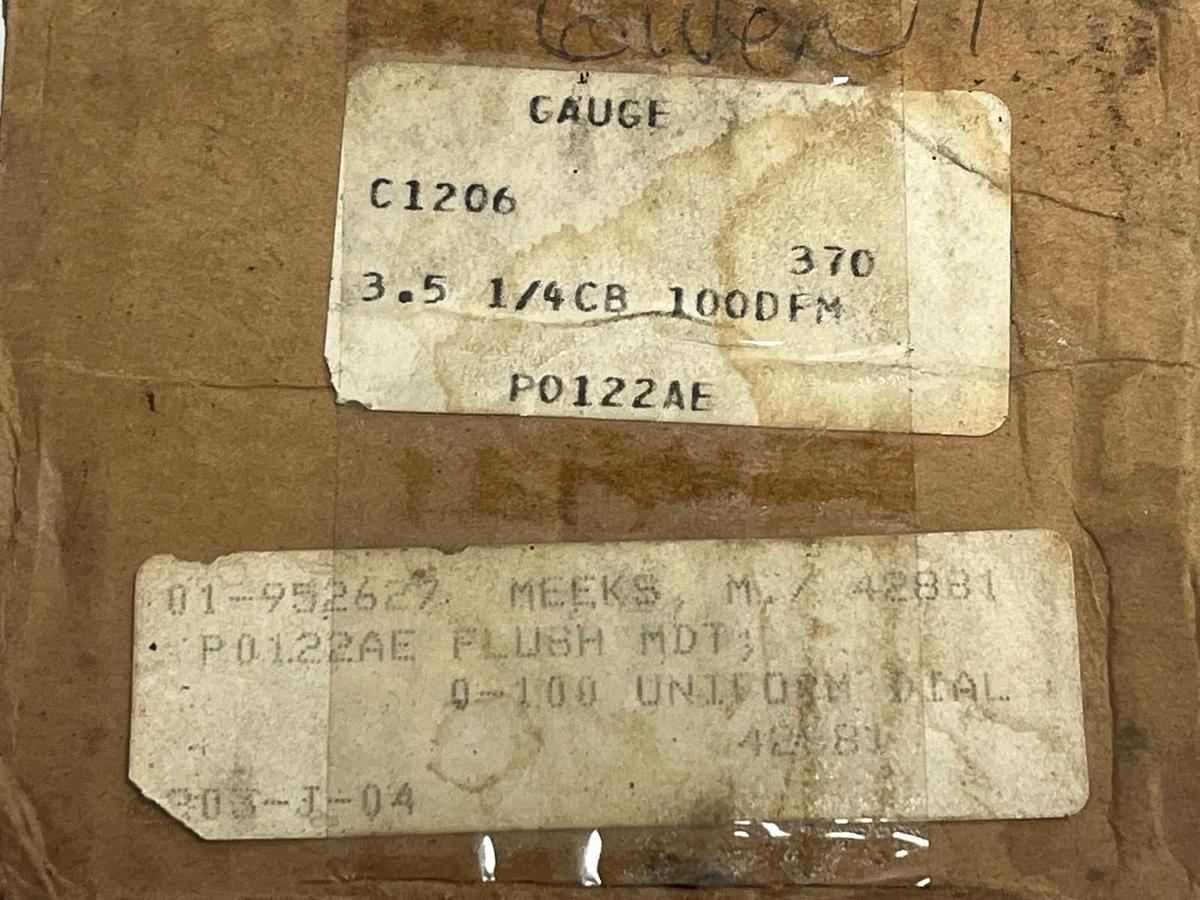 Used Foxboro P0122AE Flush Mount Pressure Gauge 3-15 PSI 0-100 Dial New Open Box