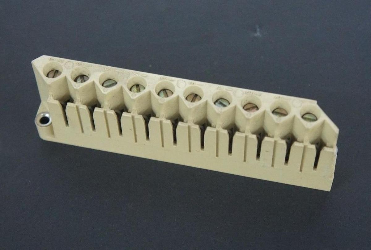 Used LOT OF 10 MODICON MA-8202-002 TERMINAL BLOCKS 10A, 300V, MA8202002