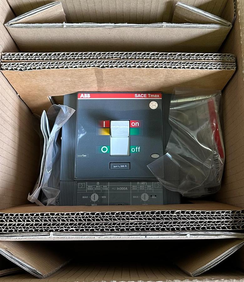 Used NEW ABB SACE T5N300TWS4 Tmax T5N 400 CIRCUIT BREAKER 300A W/ TRIP UNIT 300A