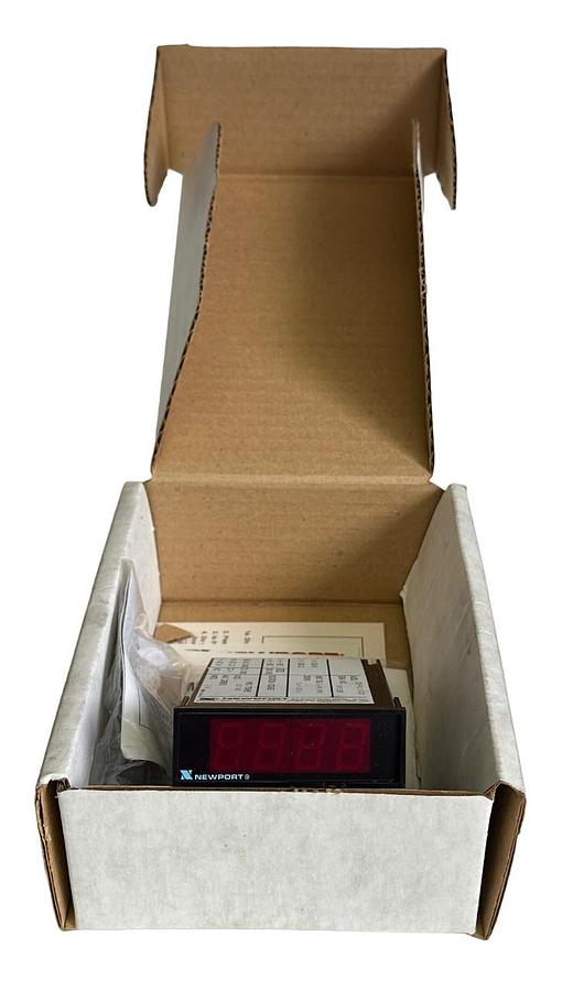 NEW NEWPORT ELECTRONICS 205-PV2 R,C0 PROCESS PANEL METER 115VAC 2W 205PV2