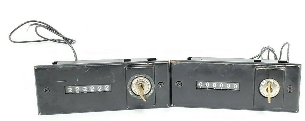 Used (2) REDINGTON P32-1026 115VAC 7.8VA ELECTRONIC COUNTERS PANEL MOUNT 6 FIGURE