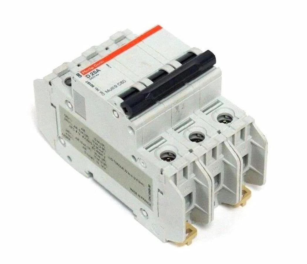 Used LOT OF 2 MERLIN GERIN 60197 MULTI 9 C60 D 25A CIRCUIT BREAKERS D25A