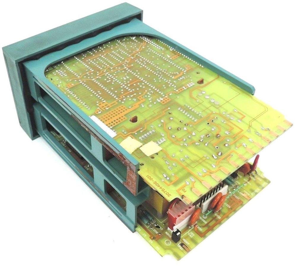 Used HONEYWELL DC5011-A2-0000-10-00-312 TEMP CONTROLLER DC5062-0-0000-100-00-0211
