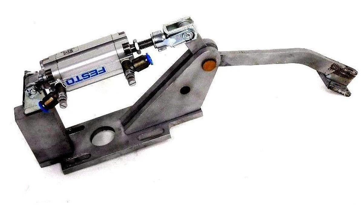 Used FESTO ADVU-16-40-A-P-A COMPACT CYLINDER W/ LEVER ASSEMBLY ADVU1640APA