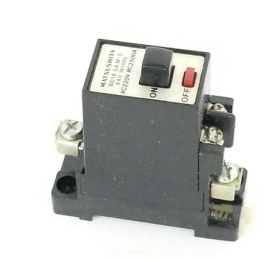 Used MATSUSHITA BAD-161505 CIRCUIT BREAKER BD16 5AM-5 AC220V RC2500A