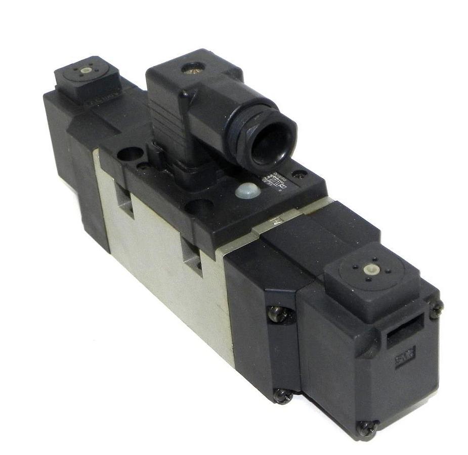 Used SMC VS7-8-FG-D-1N SOLENOID VALVE VS78FGD1N, AC100V