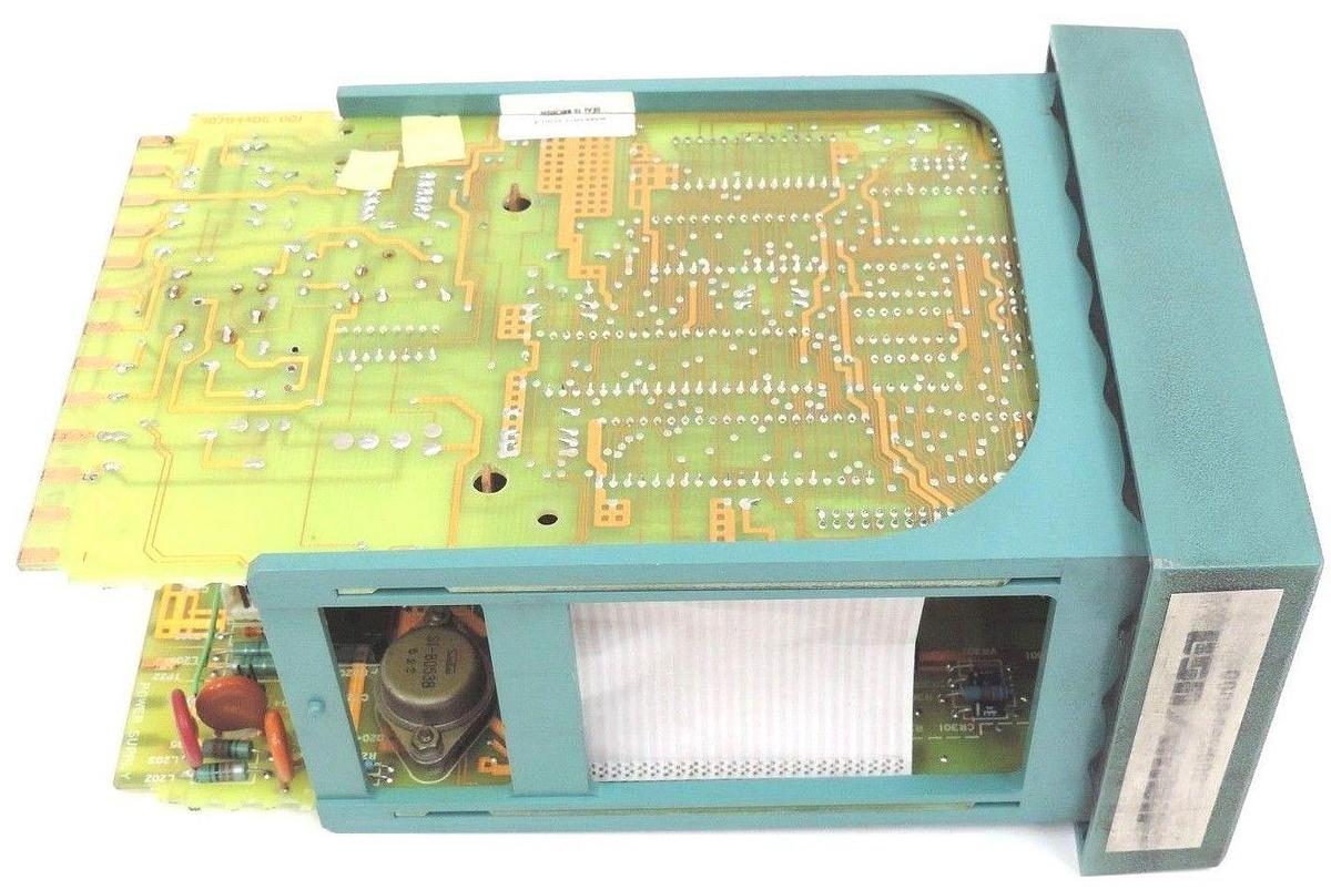 Used HONEYWELL DC5011-A2-0000-10-00-312 TEMP CONTROLLER DC5062-0-0000-100-00-0211
