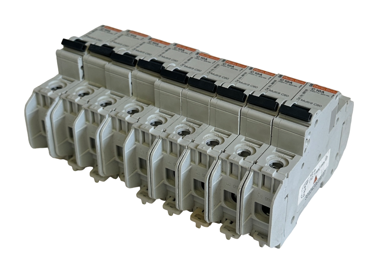 Used 9 MERLIN GERIN 60110 / C10A Multi9 C60 CIRCUIT BREAKERS 240V 1POLE 10A C-CURVE