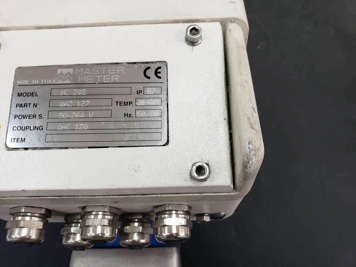 Used NEW MASTER METER MC-208 QAZ-127 FLOW METER CONTROLLER W/ MUT-2200 QAC-120 VALVE