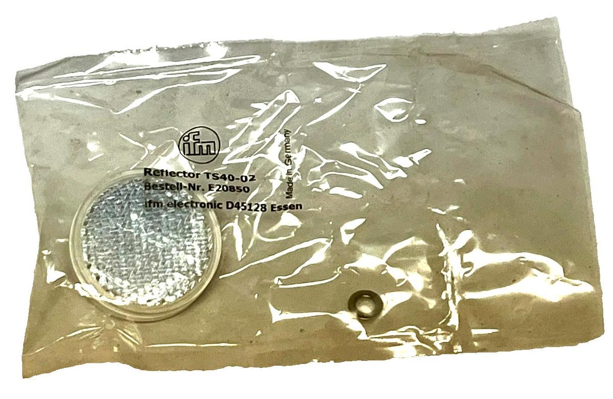 Used NEW IFM E20850 Reflector TS40-02 | Round 40mm Prismatic | Integral M5 Screw NSFS