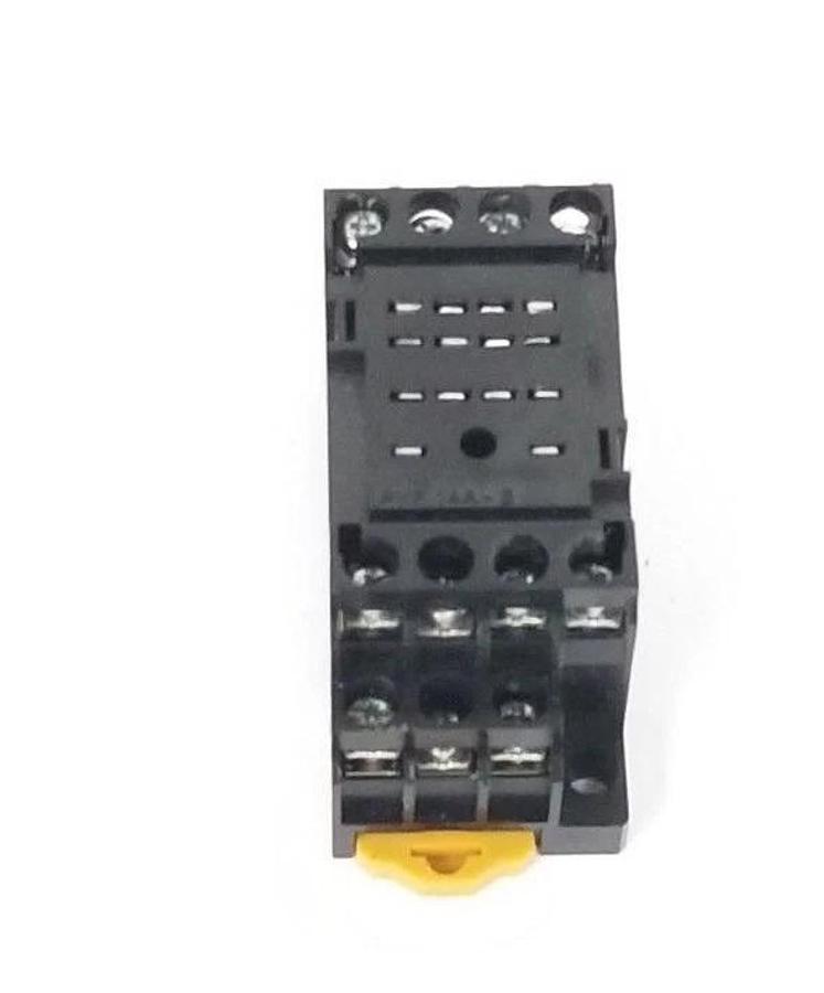 Used OMRON PYF14A-E RELAY SOCKET 5A, 250VAC, 2-M4X10