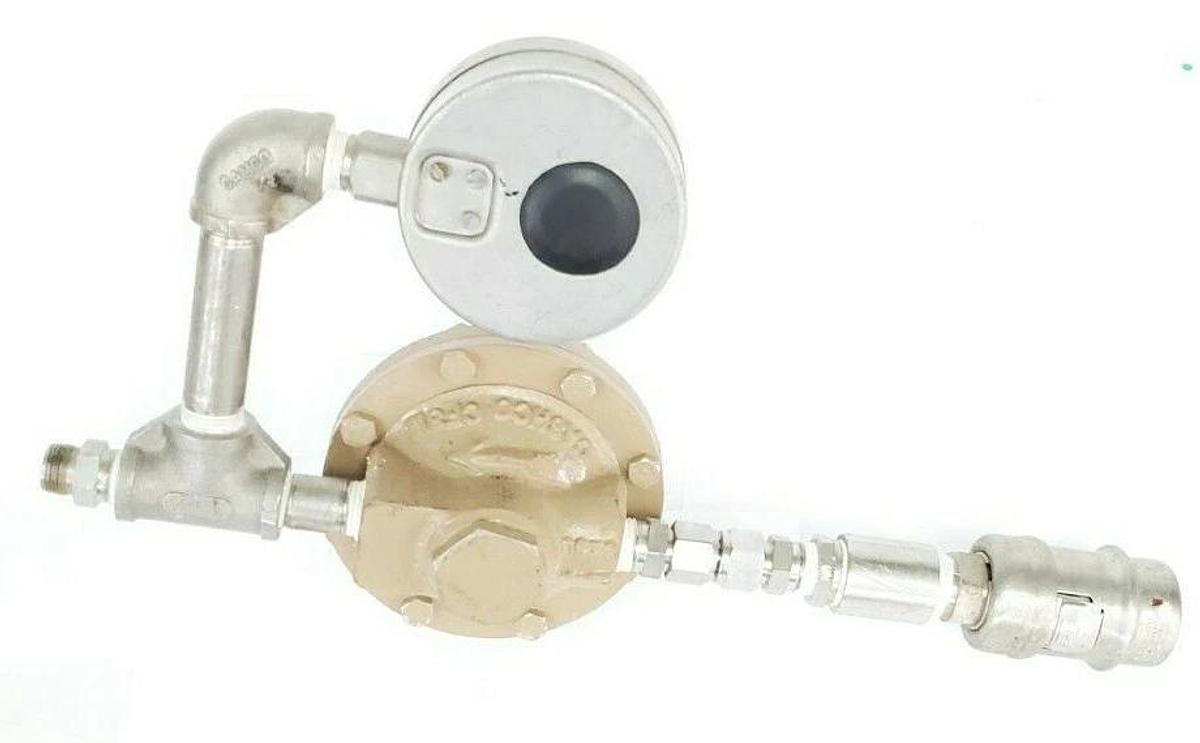 Used CASHCO TYPE D 10-40PSI REGULATOR VALVE ASSY W/ 0-100PSI GAUGE & QT8-316 FITTING